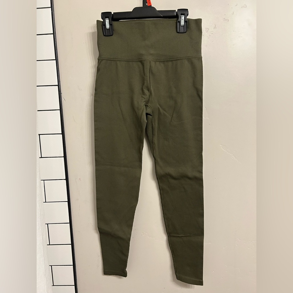 DSG Momentum seamless leggings; ribbed; olive green; size small; workout tights